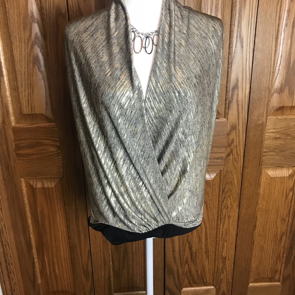 Bisou Bisou Gold & Black Top